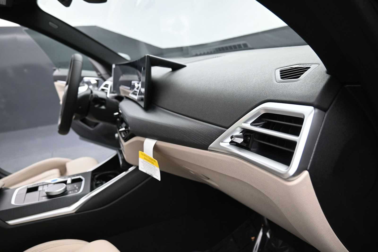 Thumbnail: 2026 BMW i4 - 16