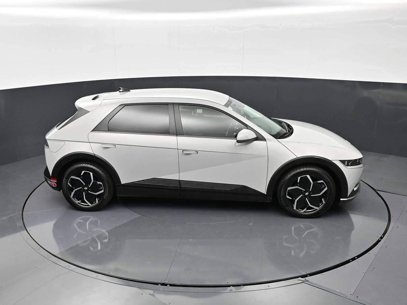 Thumbnail: 2024 Hyundai Ioniq 5 - 19