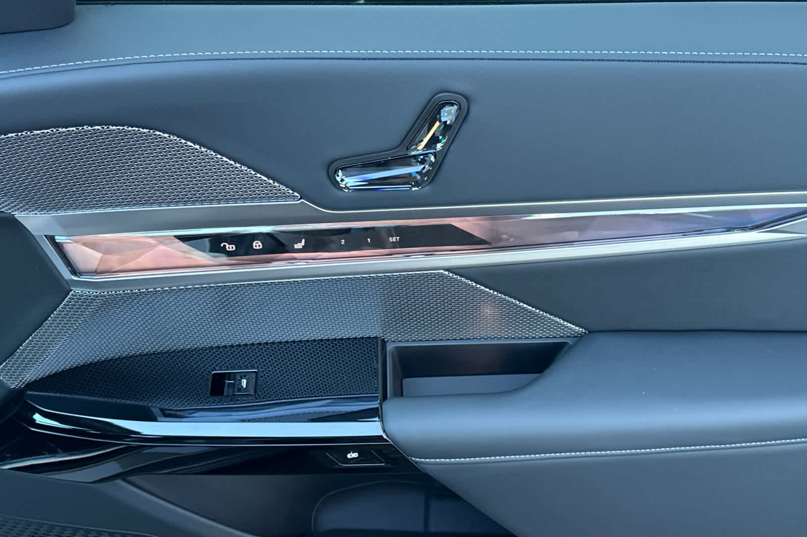 Thumbnail: 2025 BMW i7 - 19