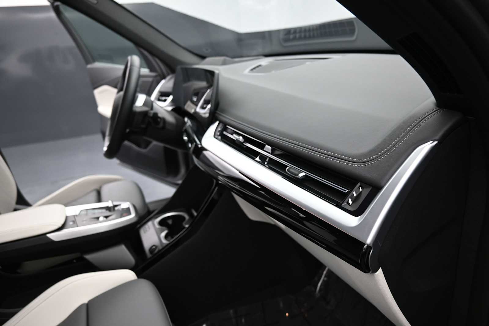 Thumbnail: 2026 BMW X1 - 15