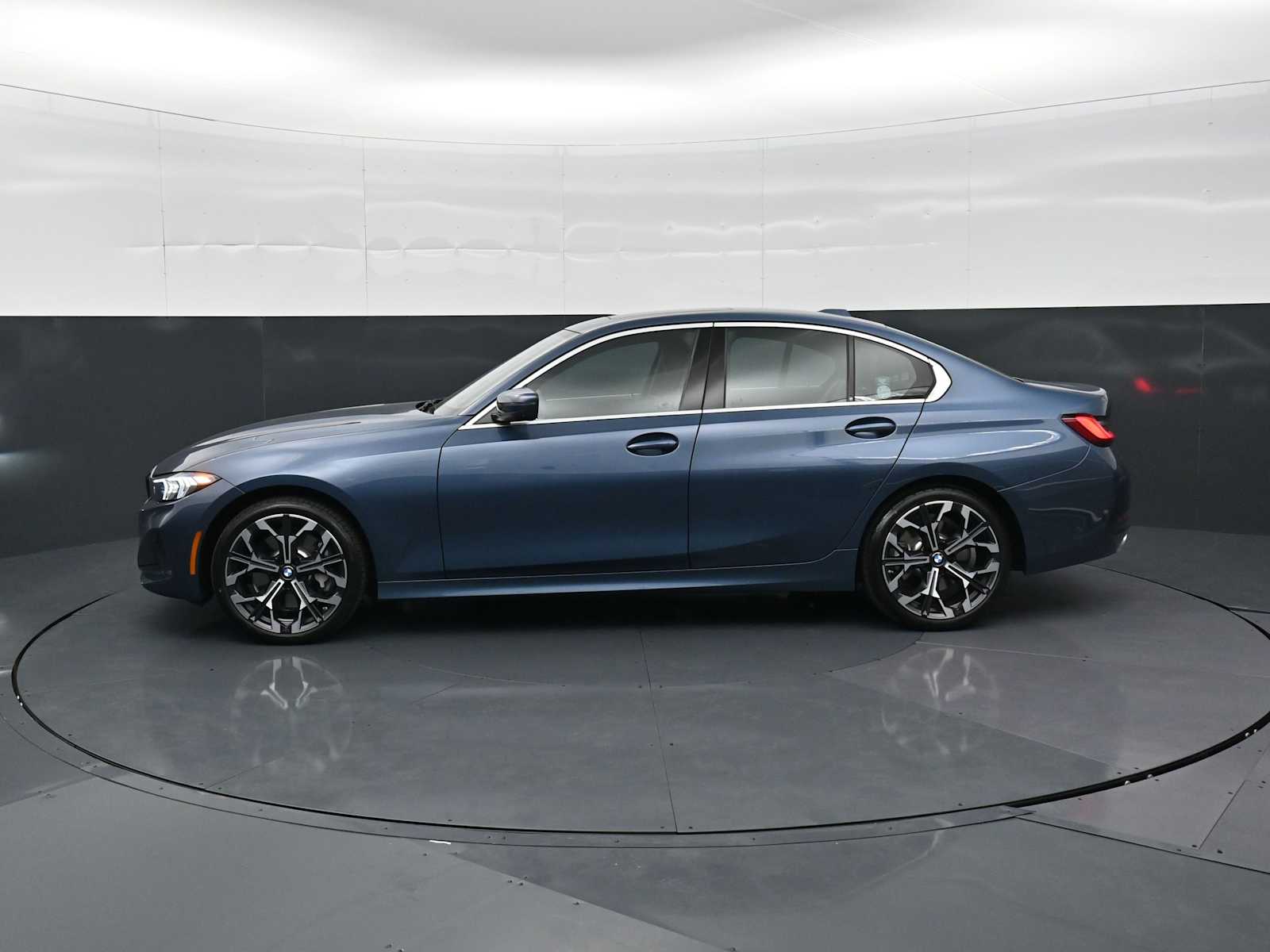 Thumbnail: 2026 BMW 3 Series - 8