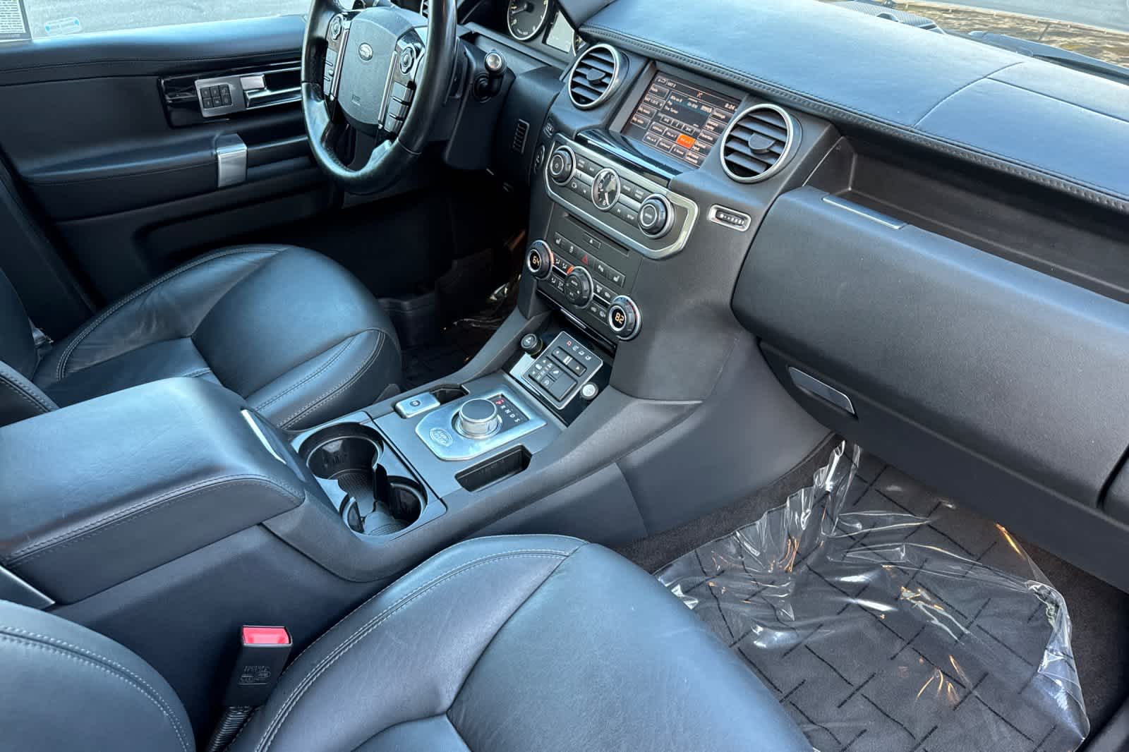 Thumbnail: 2016 Land Rover LR4 - 17