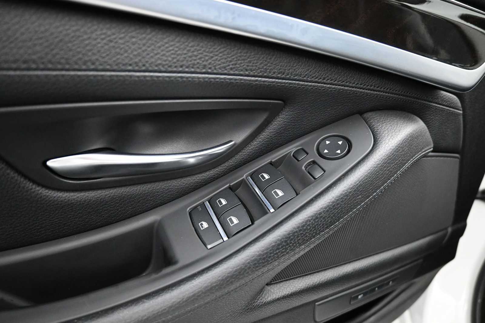 Thumbnail: 2015 BMW 5 Series - 9