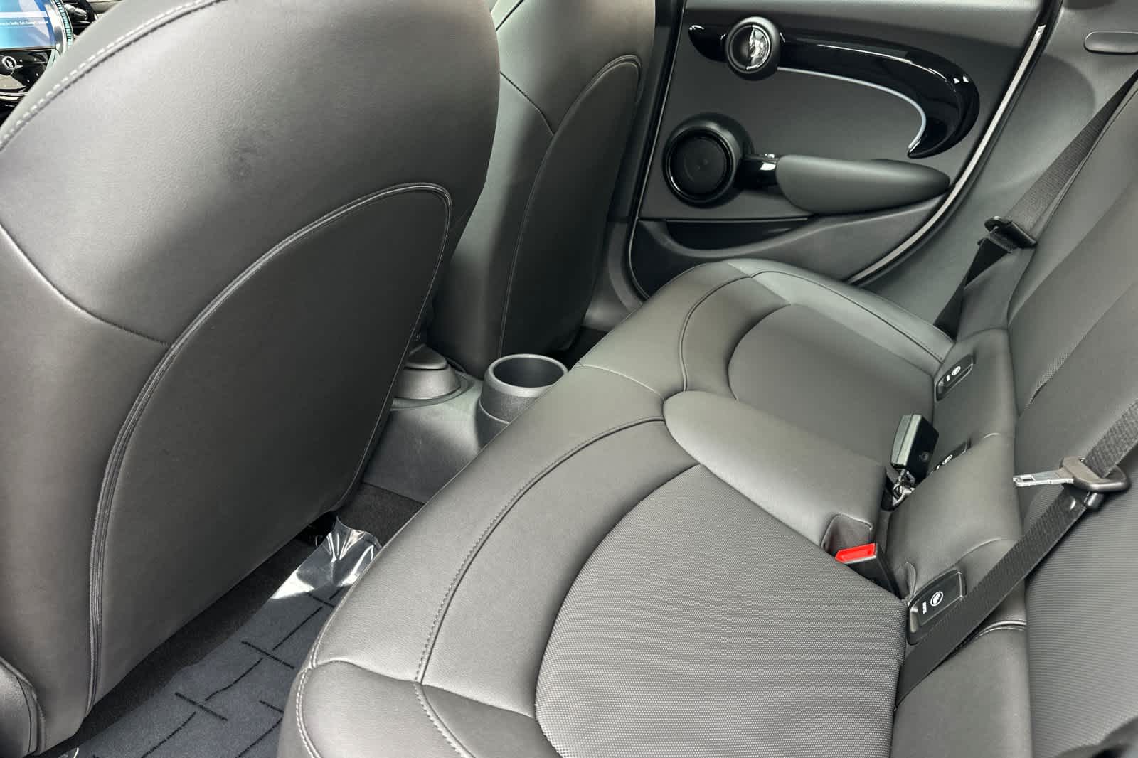 2024 Mini Cooper 4 Door Hardtop photo 4