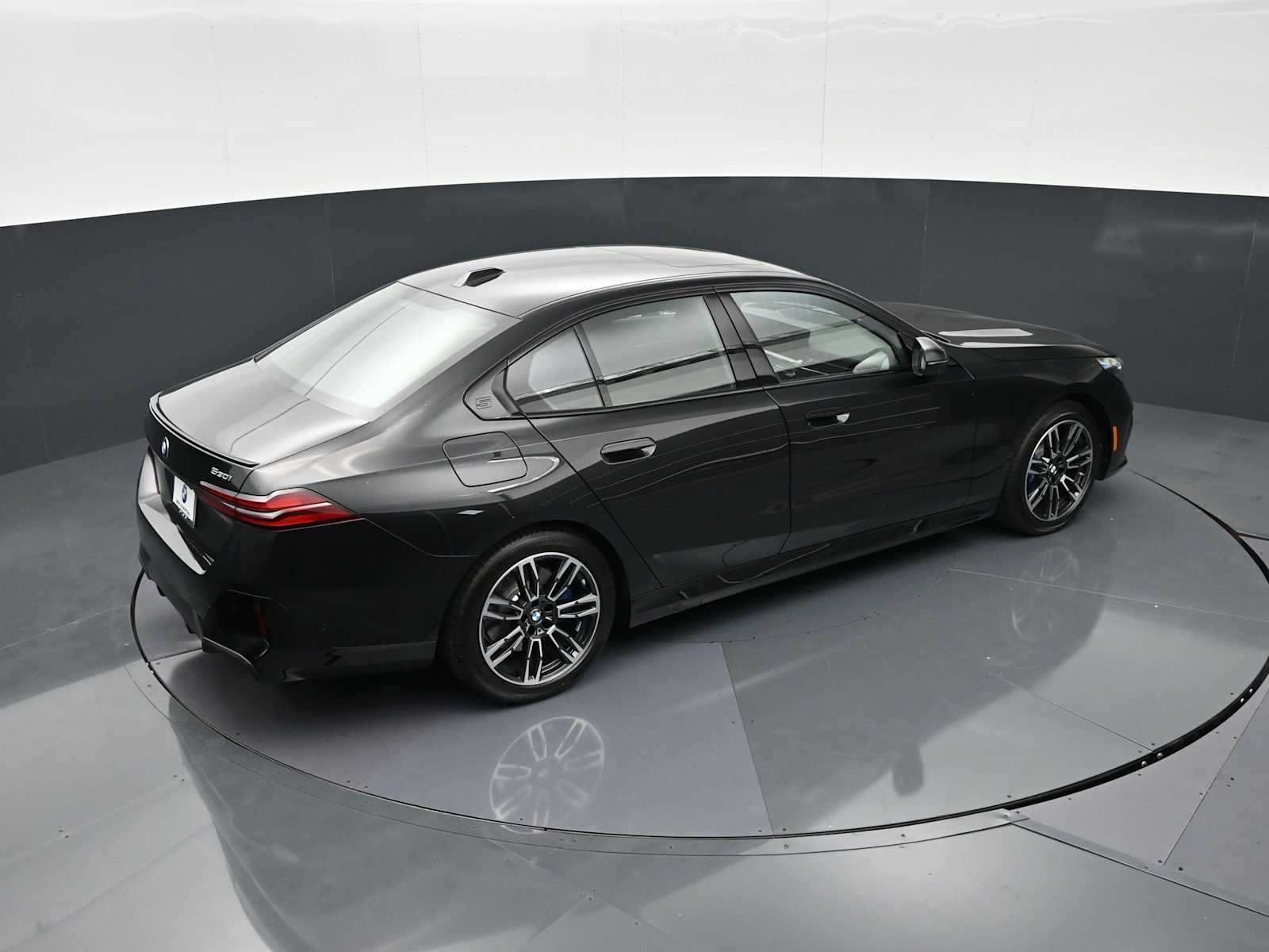 Thumbnail: 2026 BMW 5 Series - 21