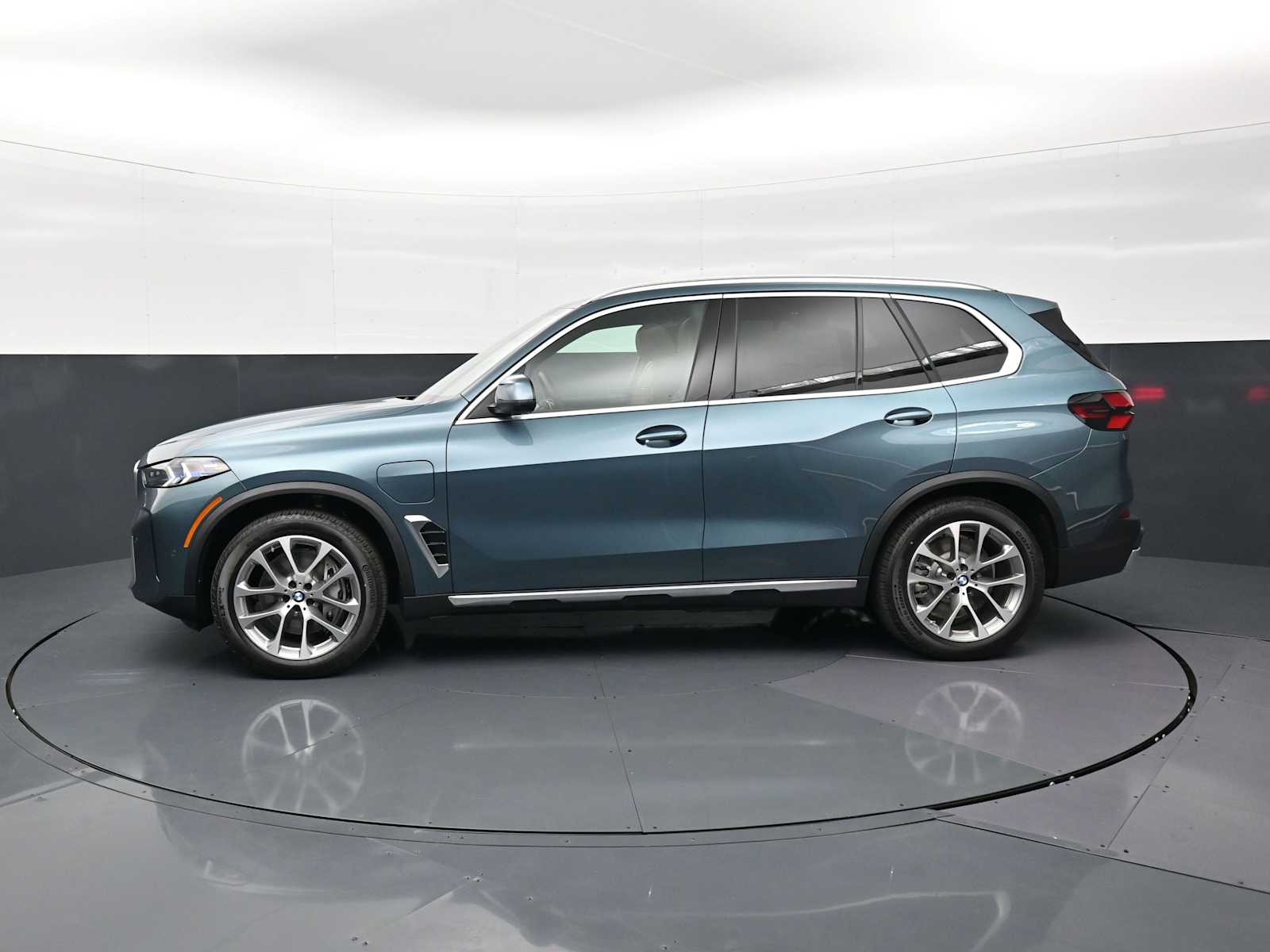Thumbnail: 2026 BMW X5 - 8