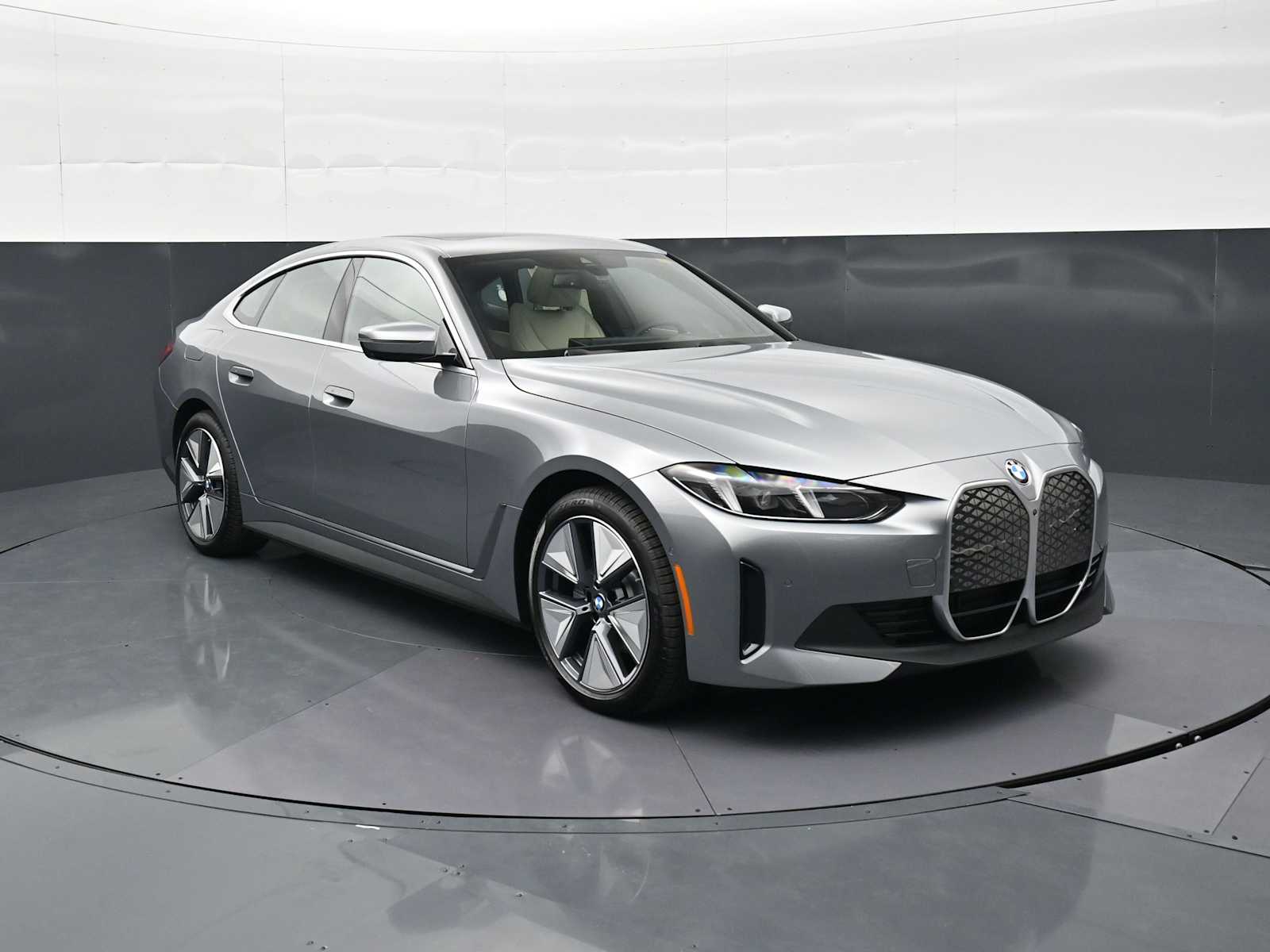 Thumbnail: 2026 BMW i4 - 3