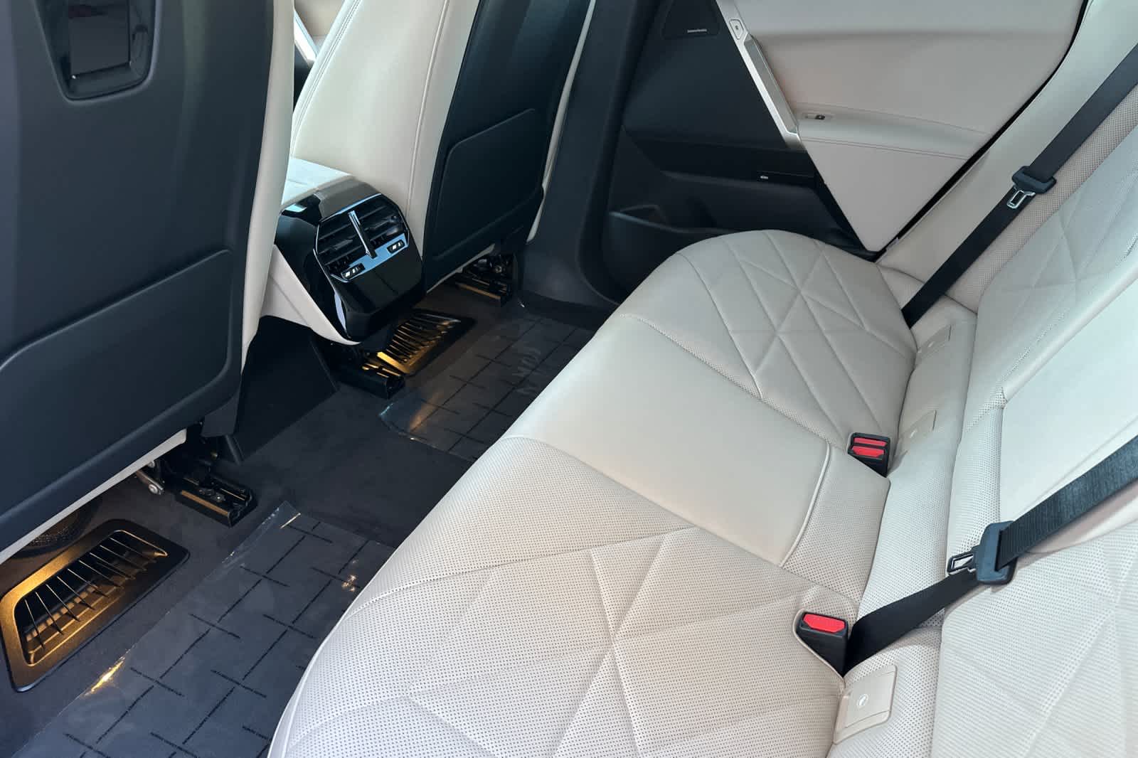 Thumbnail: 2026 BMW iX - 4