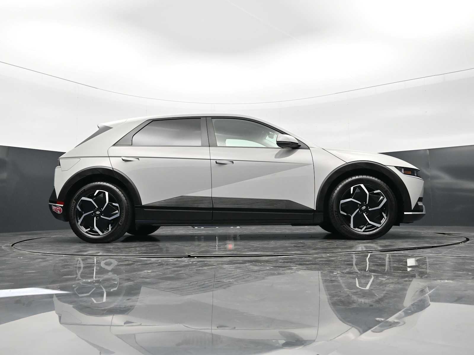 Thumbnail: 2024 Hyundai Ioniq 5 - 27