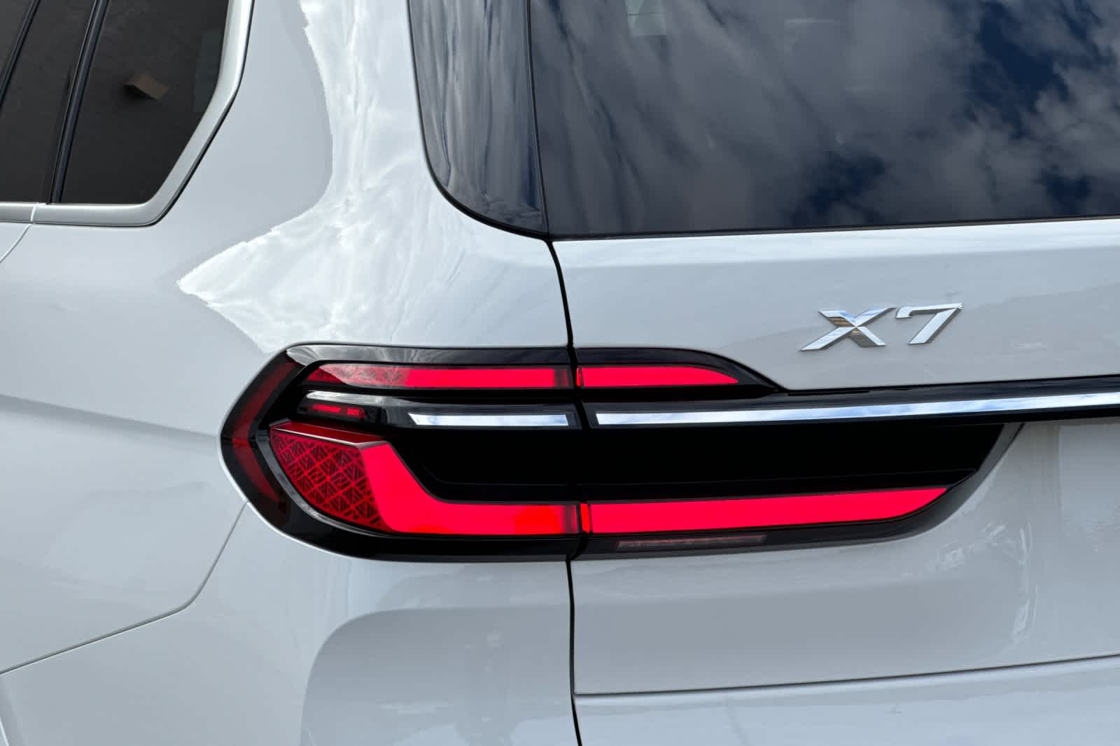 Thumbnail: 2026 BMW X7 - 11