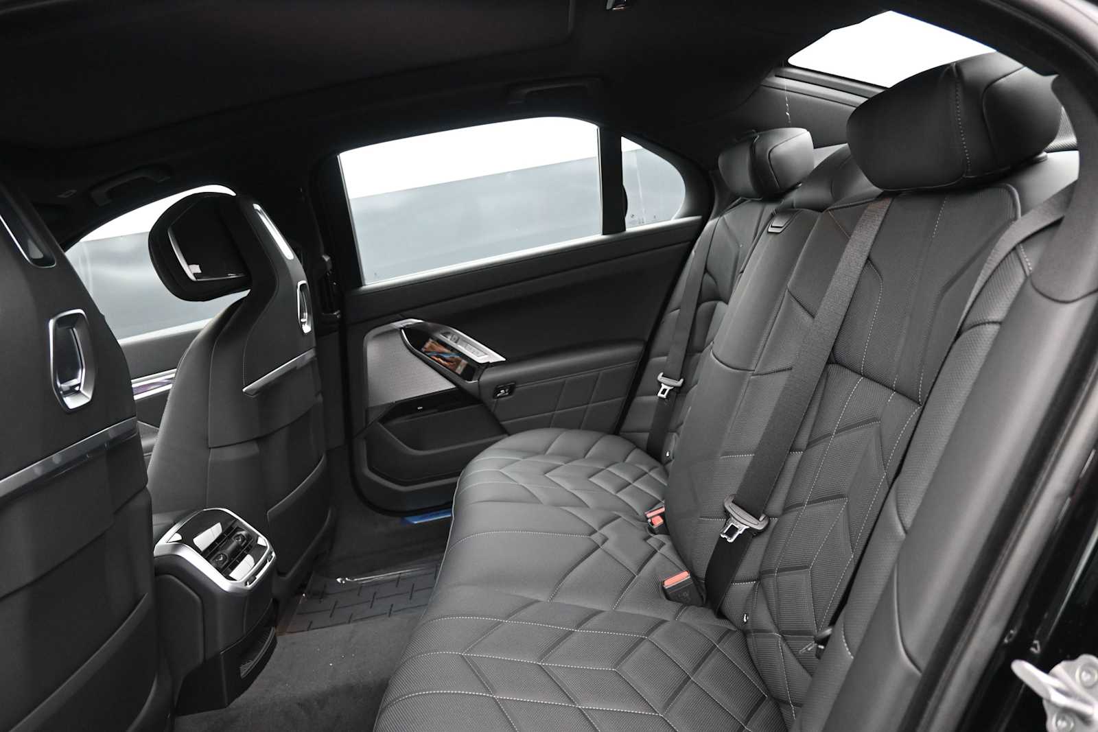 Thumbnail: 2026 BMW 7 Series - 14