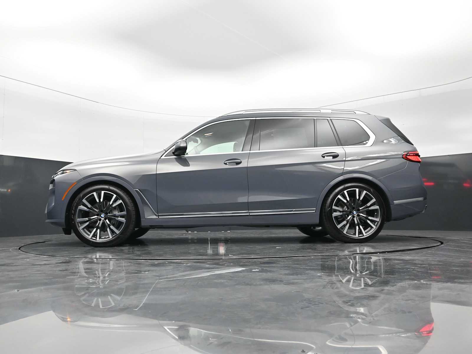 Thumbnail: 2026 BMW X7 - 33