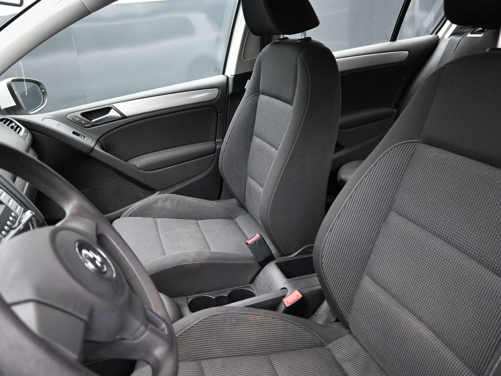 Thumbnail: 2010 Volkswagen Golf - 12