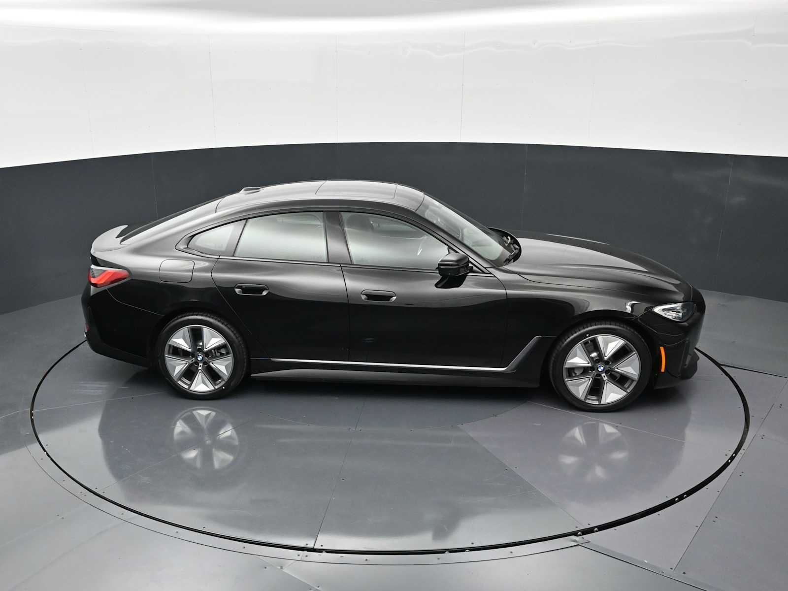 Thumbnail: 2023 BMW i4 - 19