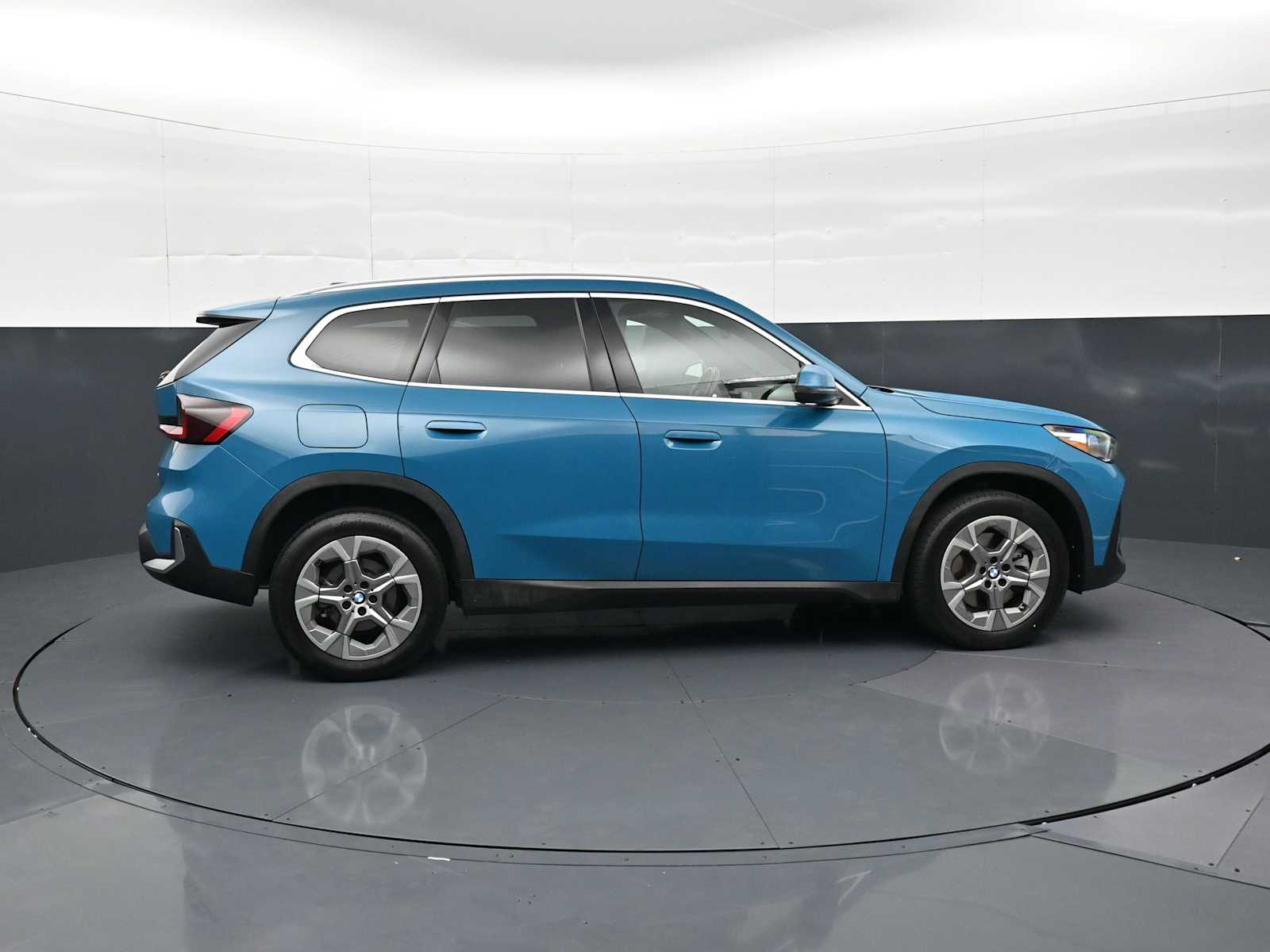 2023 BMW X1 28i - Photo 4
