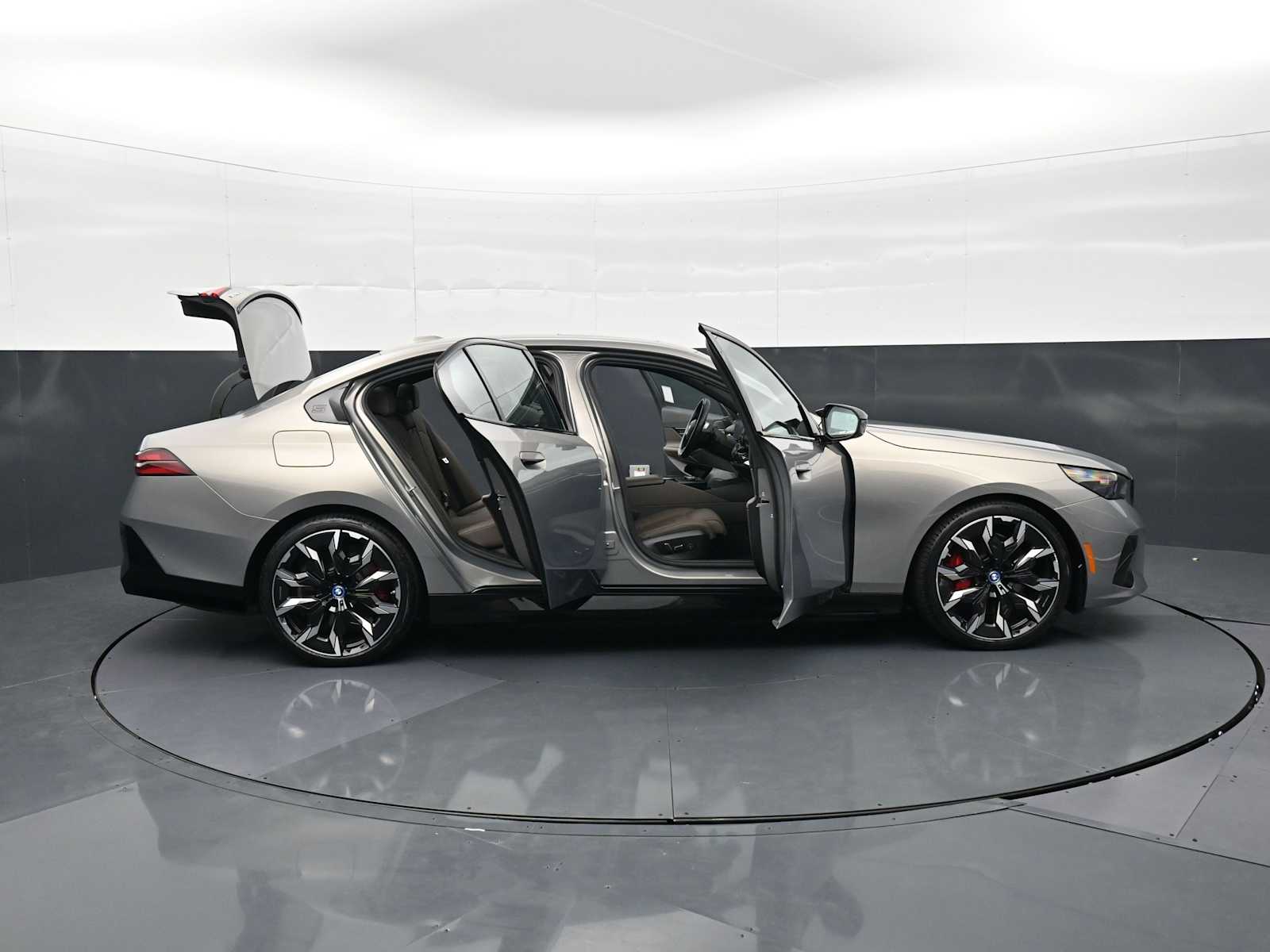 2024 BMW i5 M60 - Photo 35