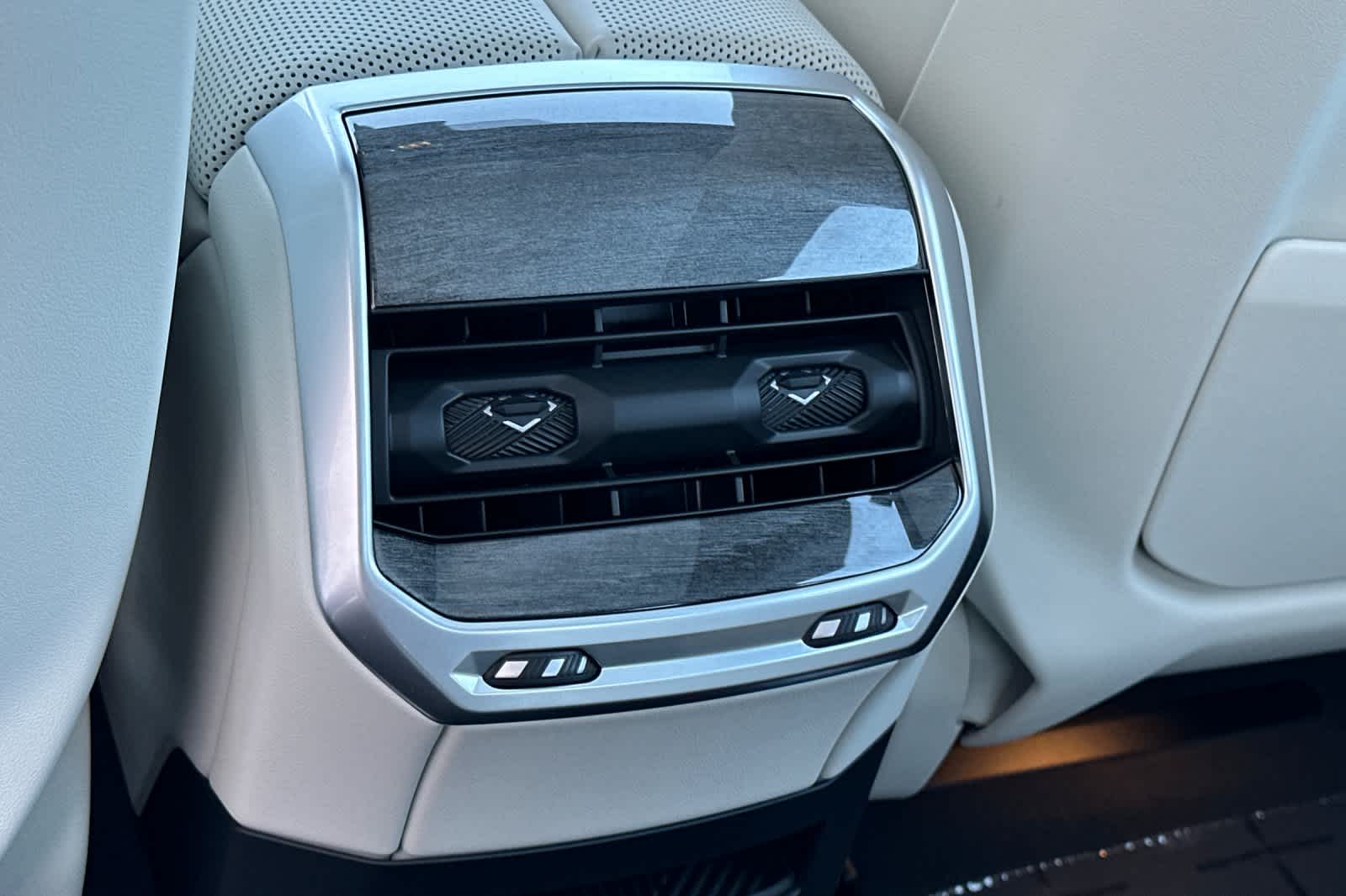 Thumbnail: 2025 BMW 7 Series - 16