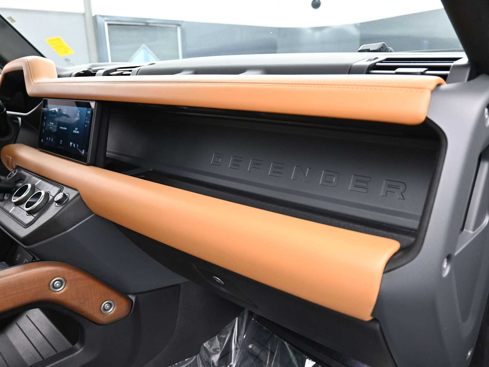 Thumbnail: 2022 Land Rover Defender - 13