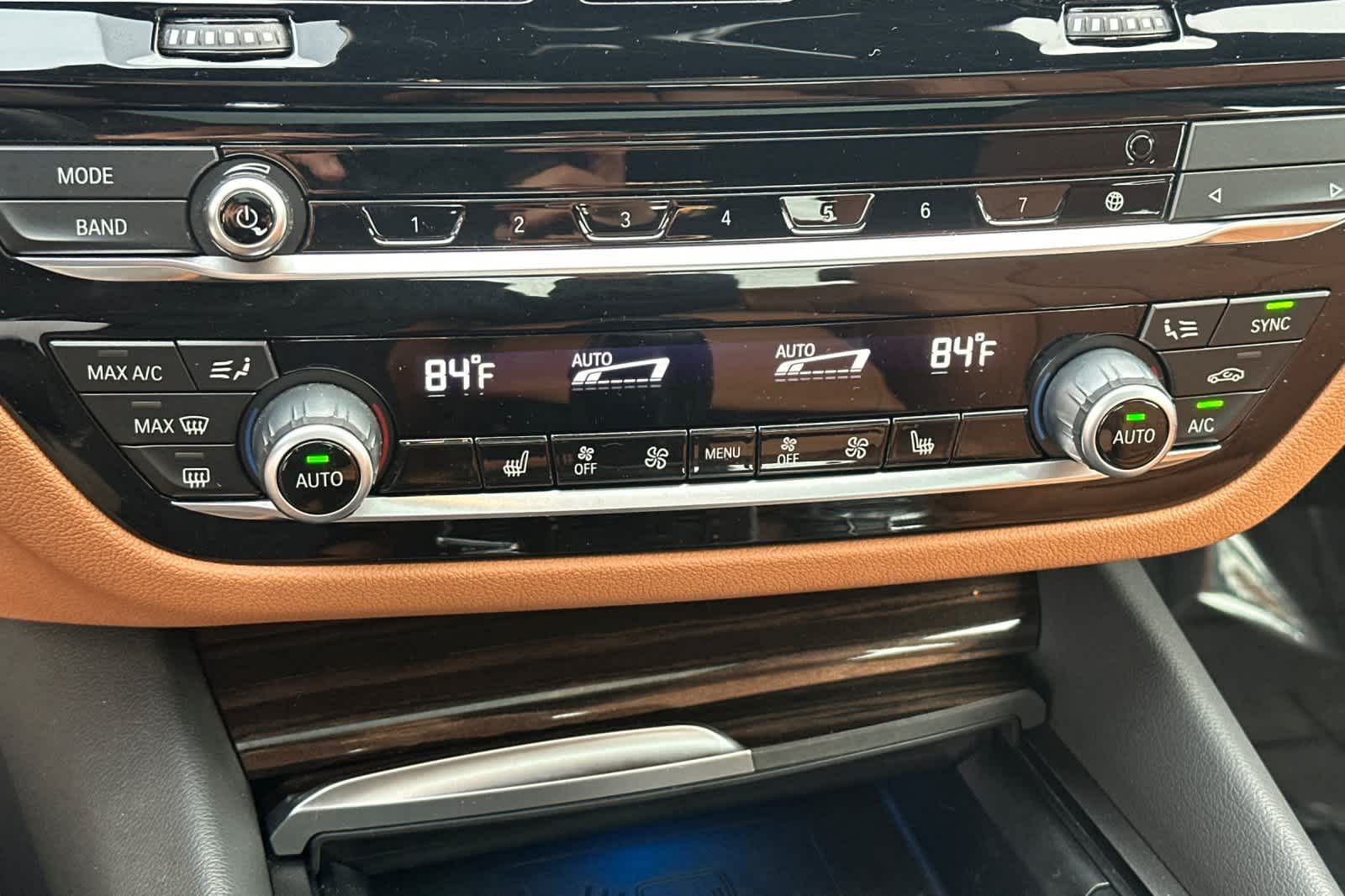 Thumbnail: 2023 BMW 5 Series - 22