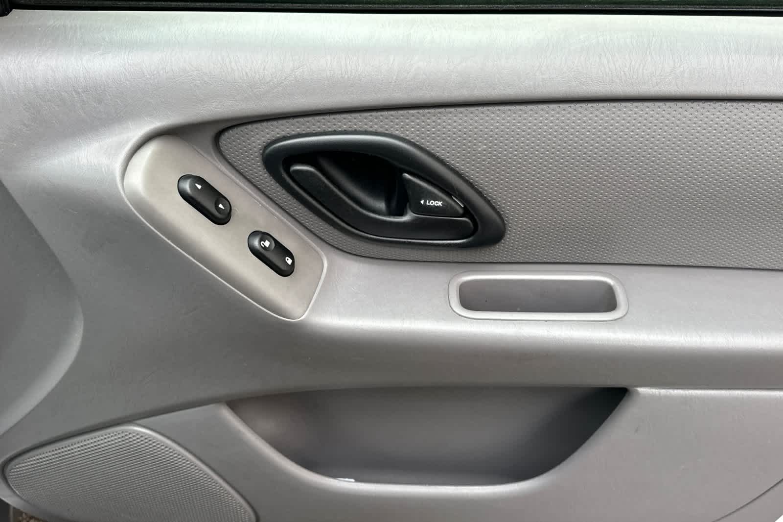 Thumbnail: 2002 Ford Escape - 19