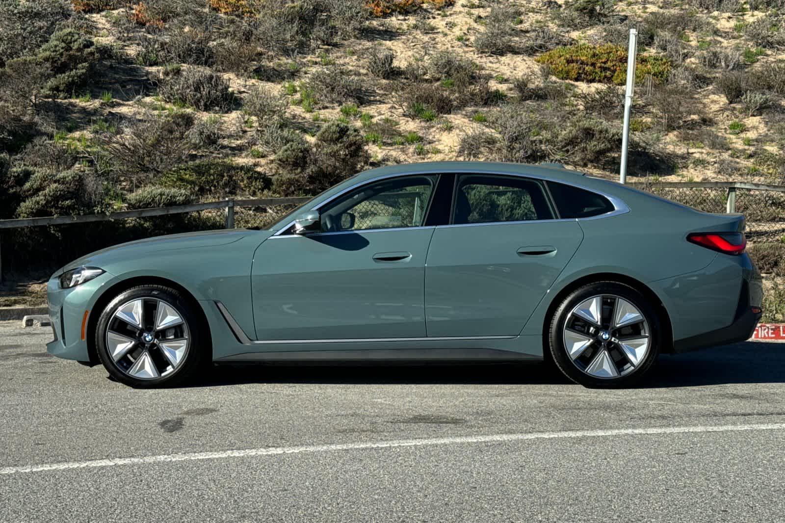 Thumbnail: 2025 BMW i4 - 9