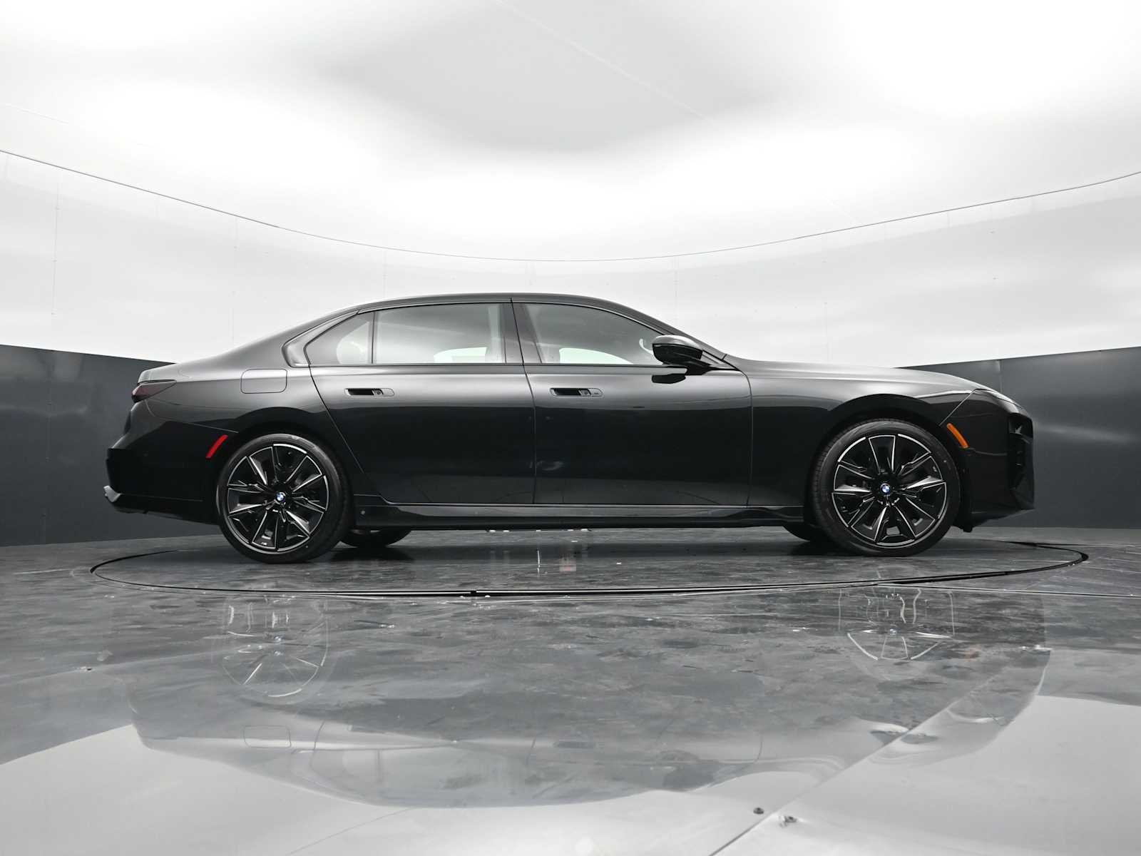 Thumbnail: 2026 BMW 7 Series - 28