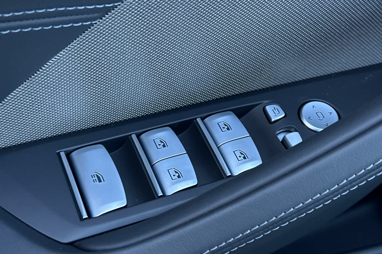 Thumbnail: 2025 BMW M8 - 15