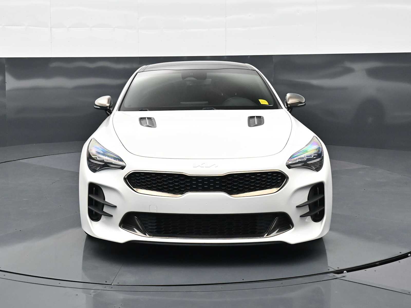 2022 Kia Stinger GT1 - Photo 2