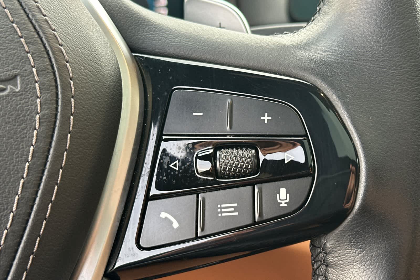 Thumbnail: 2023 BMW 5 Series - 27