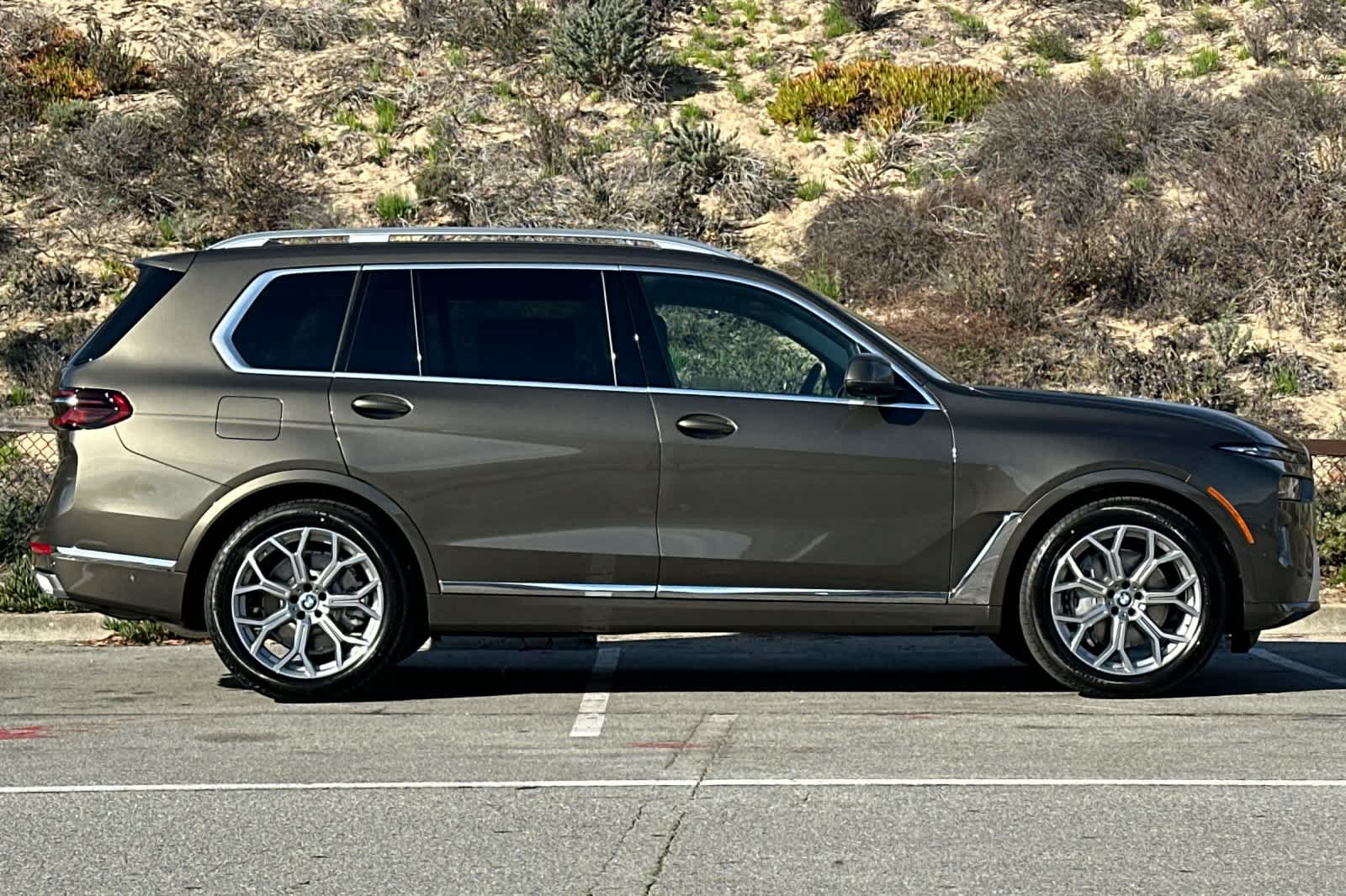 Thumbnail: 2026 BMW X7 - 8