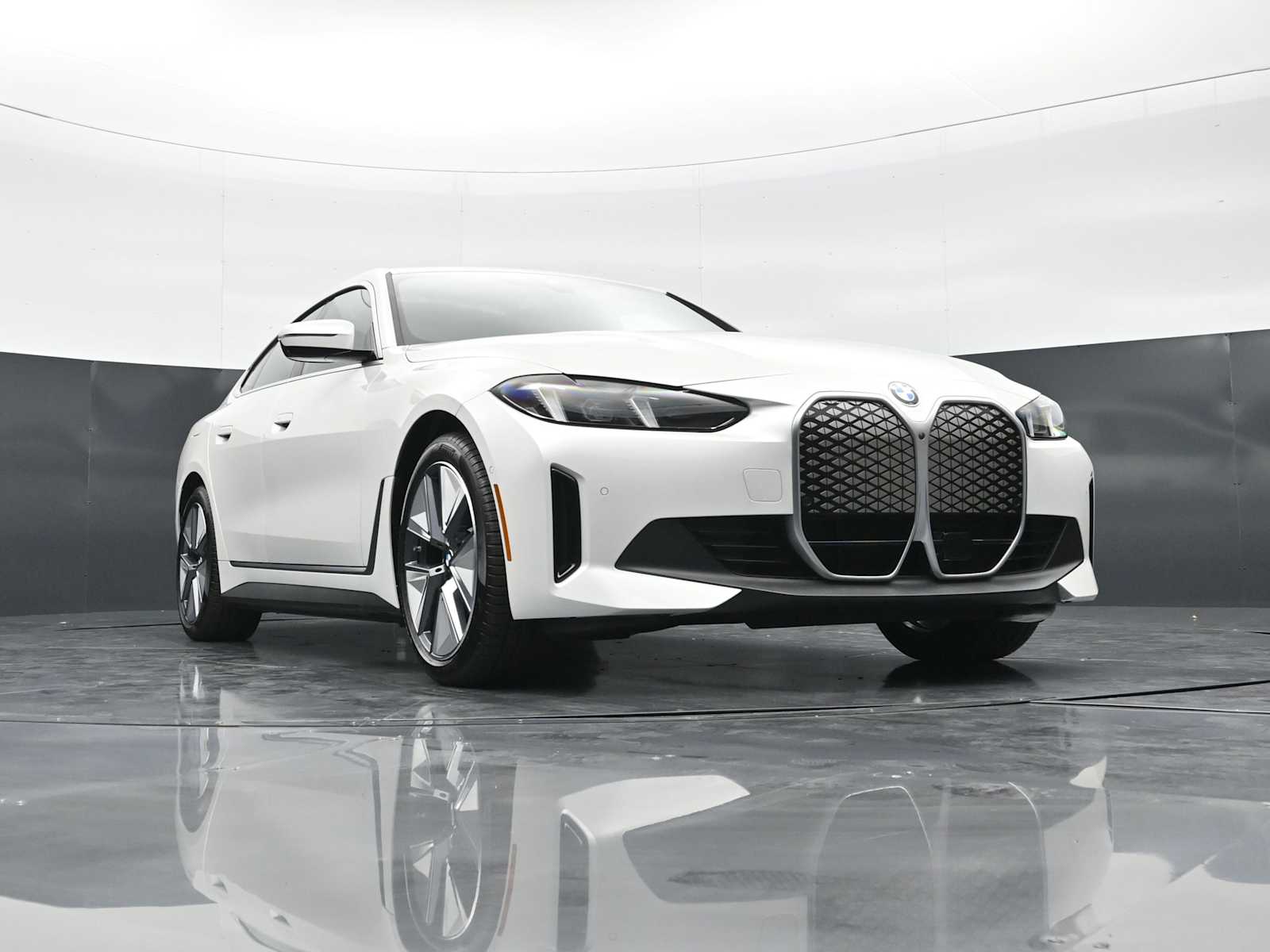 Thumbnail: 2026 BMW i4 - 27