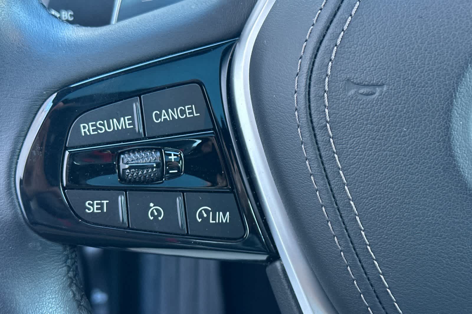 Thumbnail: 2023 BMW 5 Series - 27