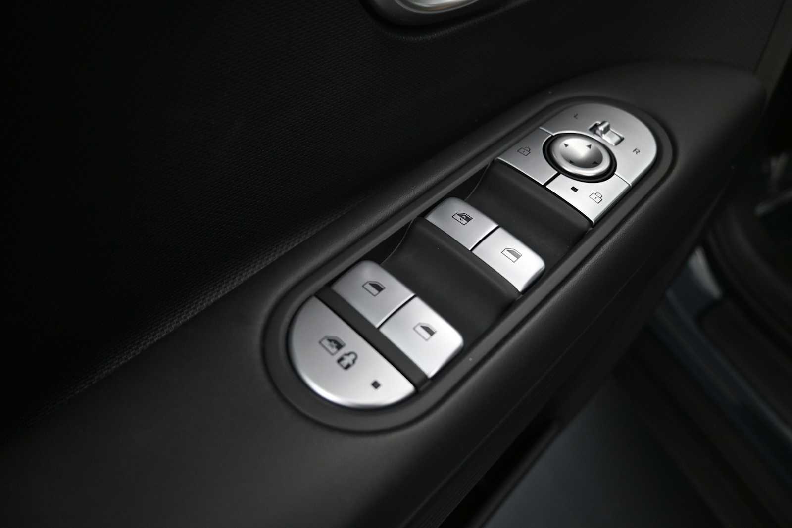 2024 Hyundai IONIQ 5 SE - Photo 9