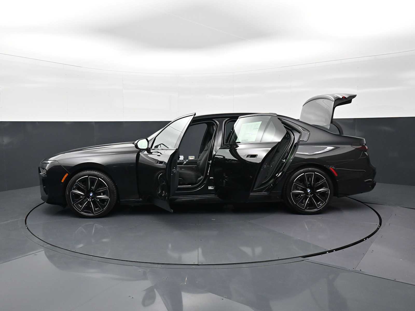 Thumbnail: 2026 BMW 7 Series - 36