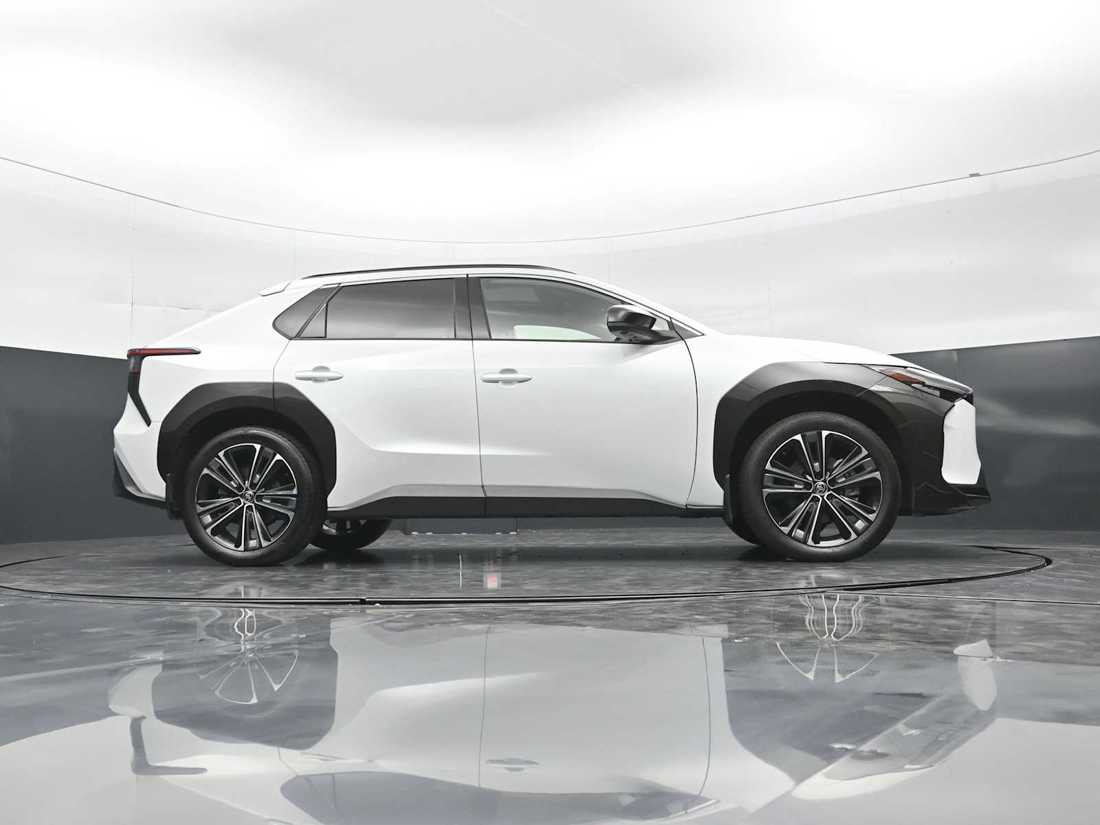 2023 Toyota bZ4X Limited - Photo 31