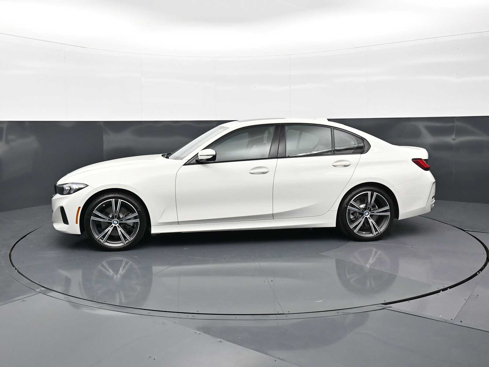 2023 BMW 3 Series 330i - Photo 8