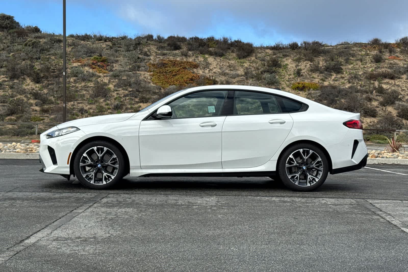 Thumbnail: 2025 BMW 2 Series - 9