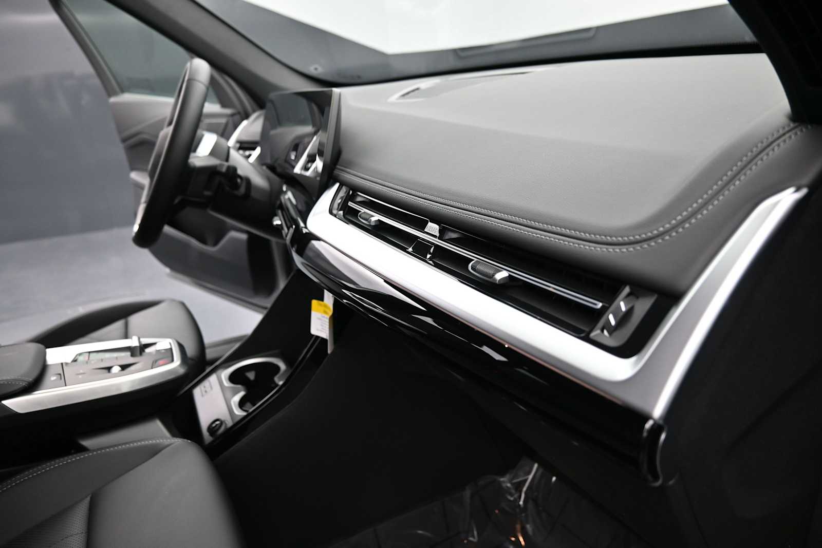 Thumbnail: 2026 BMW X1 - 16