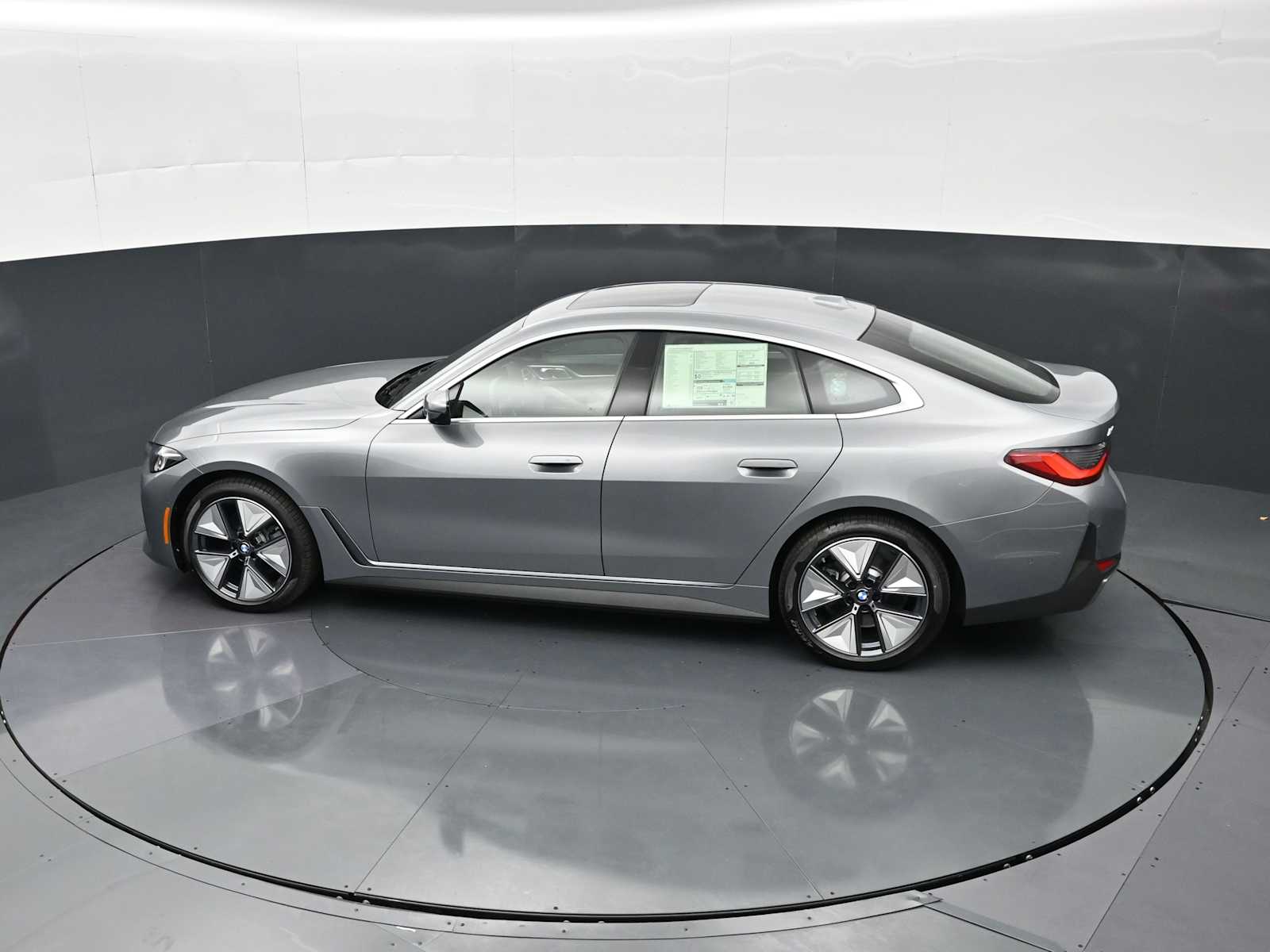 Thumbnail: 2026 BMW i4 - 24