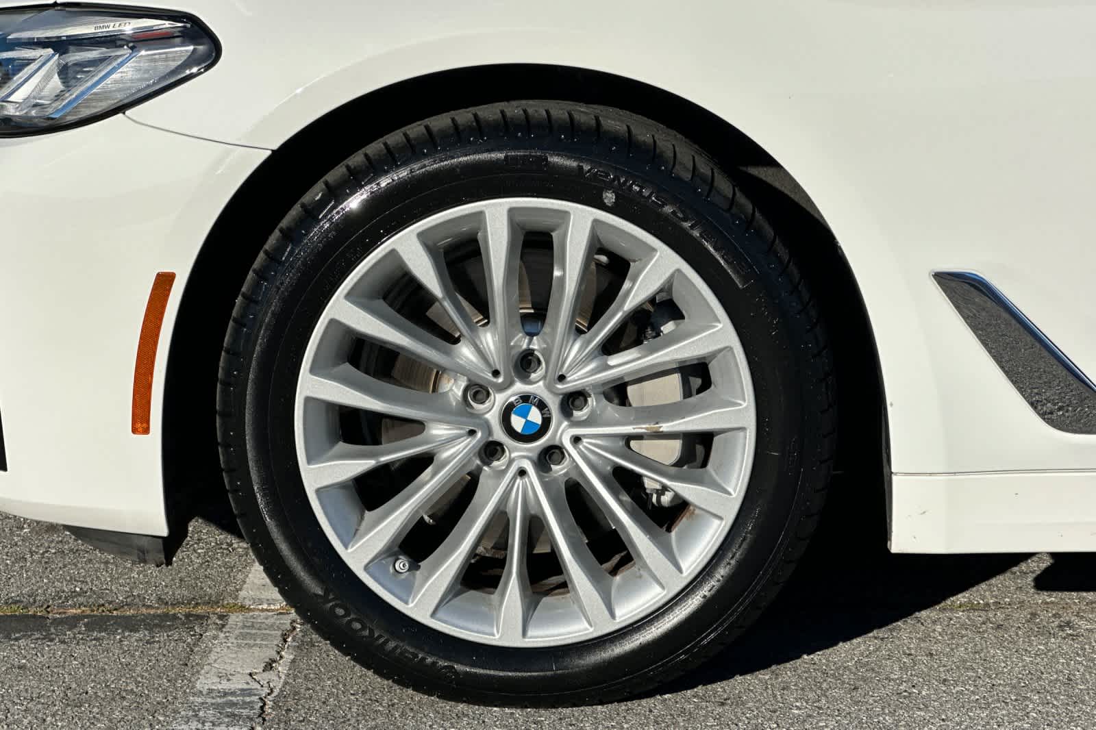 Thumbnail: 2023 BMW 5 Series - 32