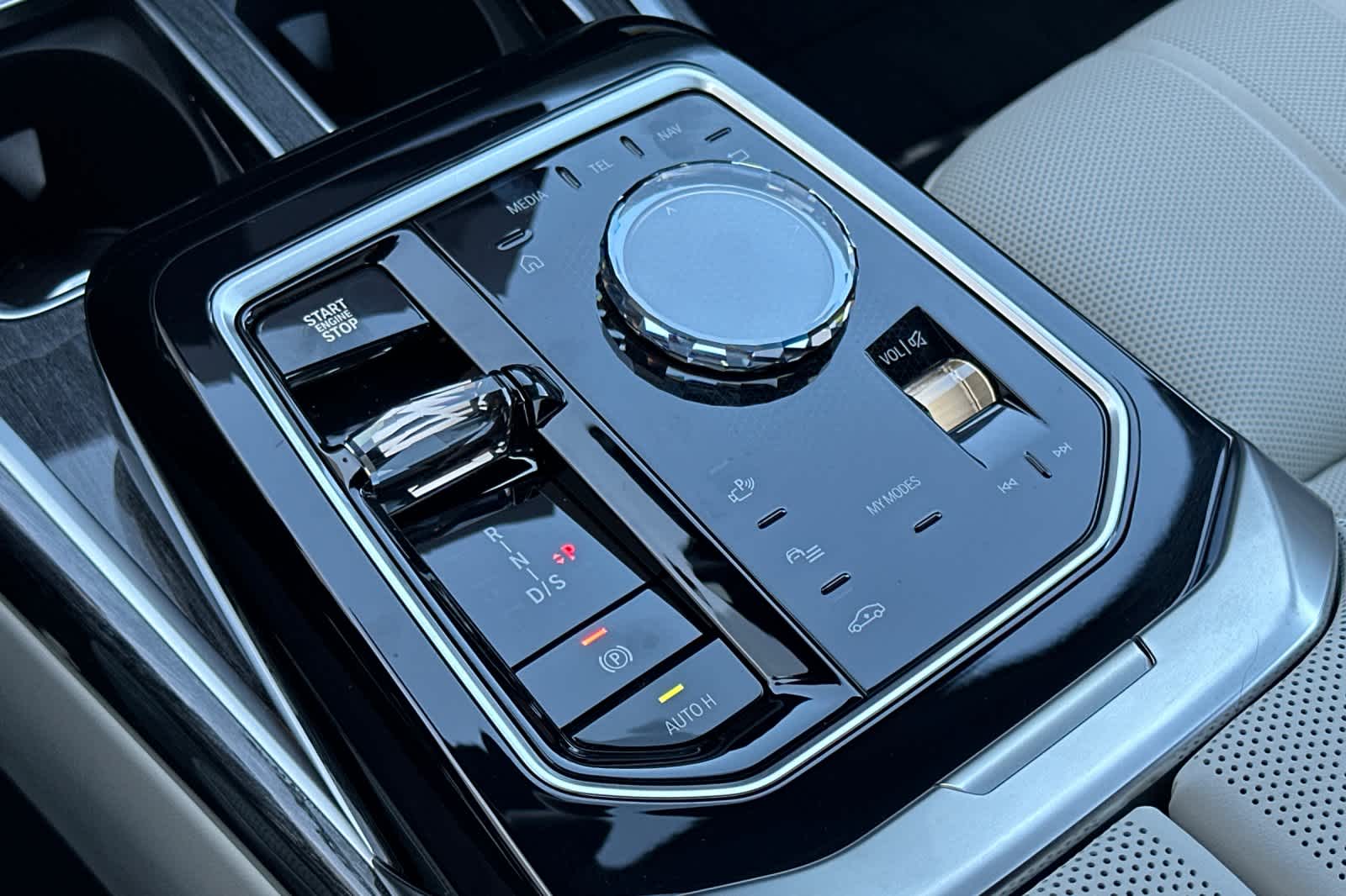Thumbnail: 2025 BMW 7 Series - 24