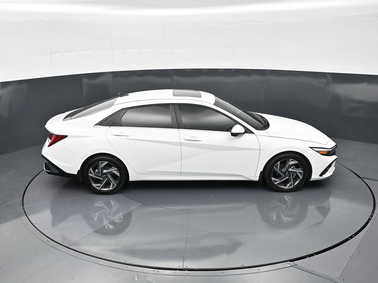 2024 Hyundai Elantra Limited - Photo 20