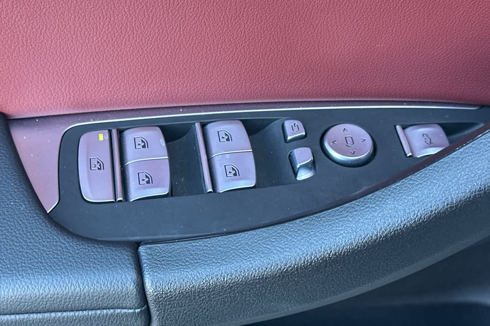 Thumbnail: 2023 BMW X4 - 13