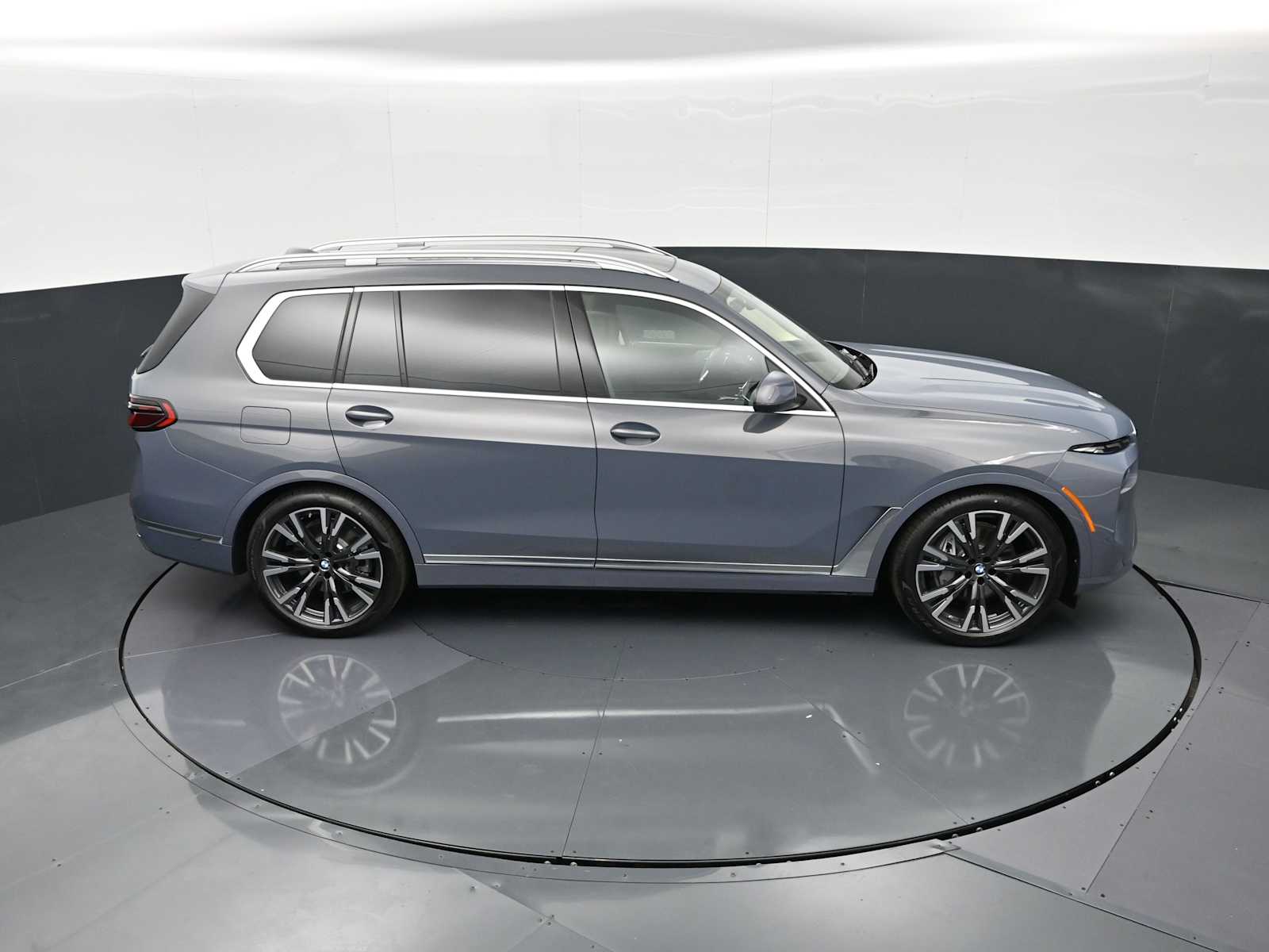 Thumbnail: 2026 BMW X7 - 21