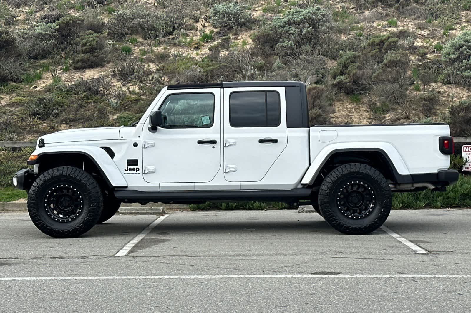 Thumbnail: 2023 Jeep Gladiator - 9