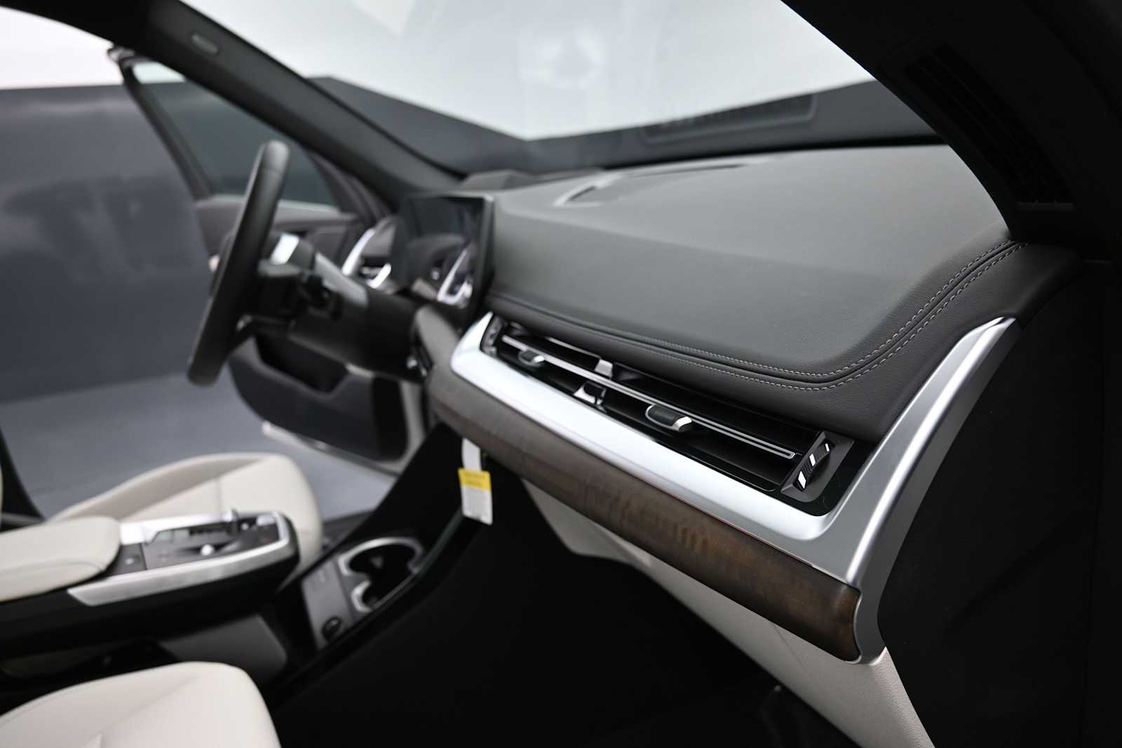Thumbnail: 2026 BMW X1 - 16