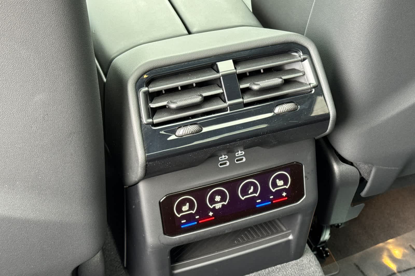 Thumbnail: 2025 BMW M5 - 14