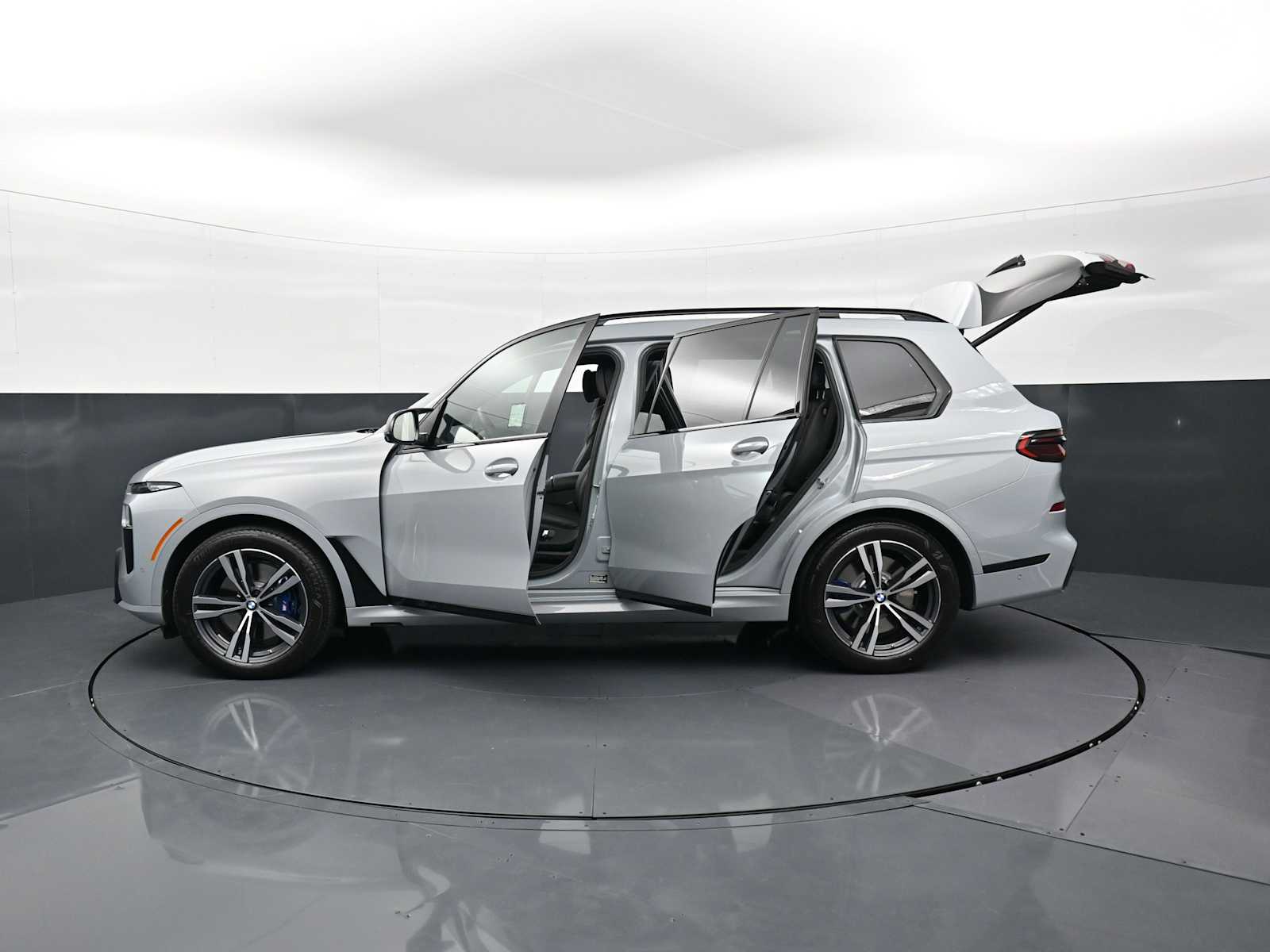 Thumbnail: 2026 BMW X7 - 35
