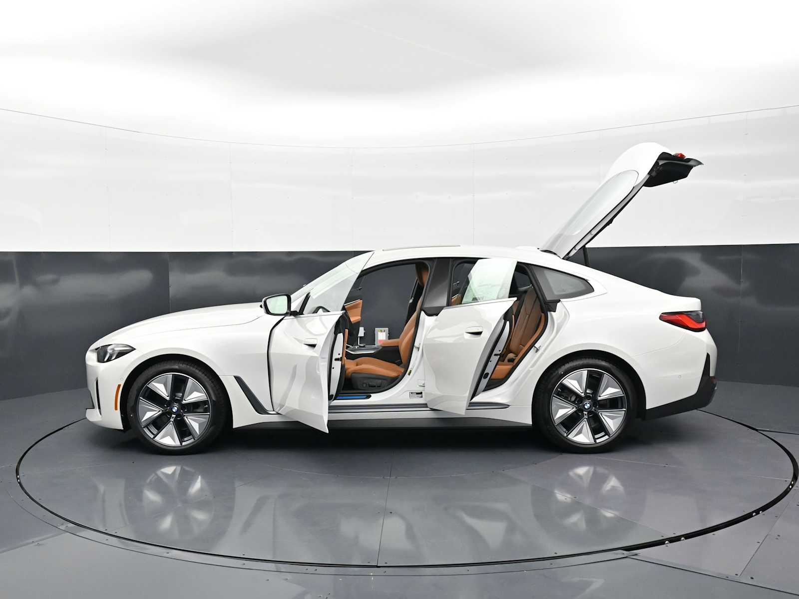 Thumbnail: 2026 BMW i4 - 36