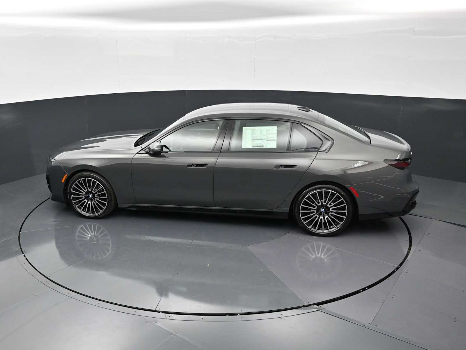 Thumbnail: 2026 BMW 7 Series - 24